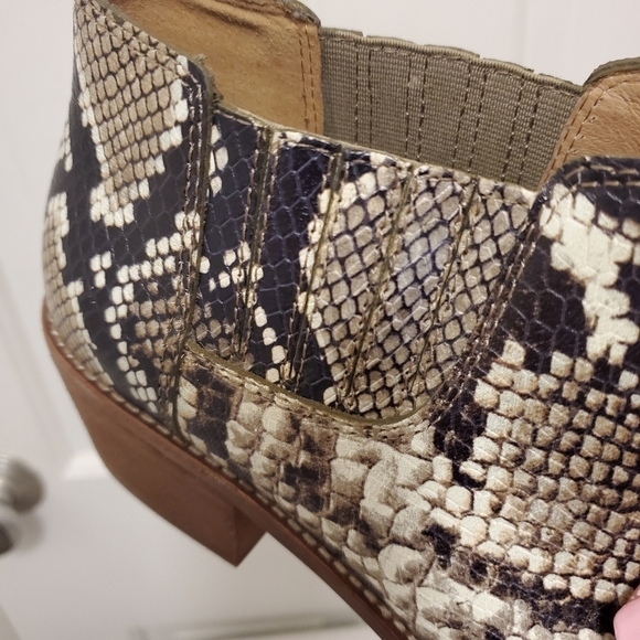 NWOT Madewell Sonia Snakeprint Leather Chelsea Booties Size 9 - Picture 6 of 14
